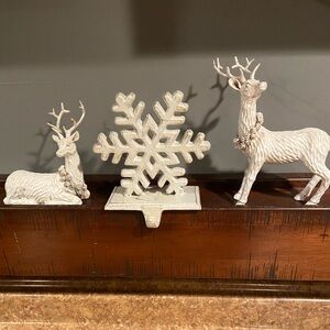 Elegant White Holiday Decor Set